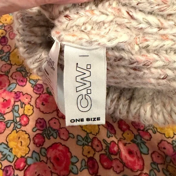 Fuzzy and Soft! Cream Knit Beanie from Sweden - Picture 2 of 3